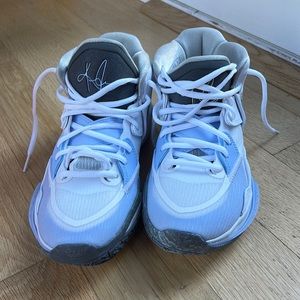 Size 7 Kyries Brand New